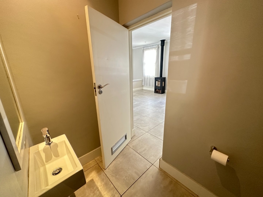 To Let 3 Bedroom Property for Rent in Green Point Western Cape